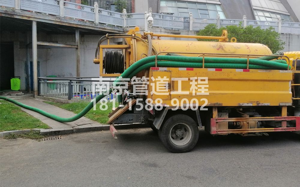 277清荷北园商场隔油池吸污